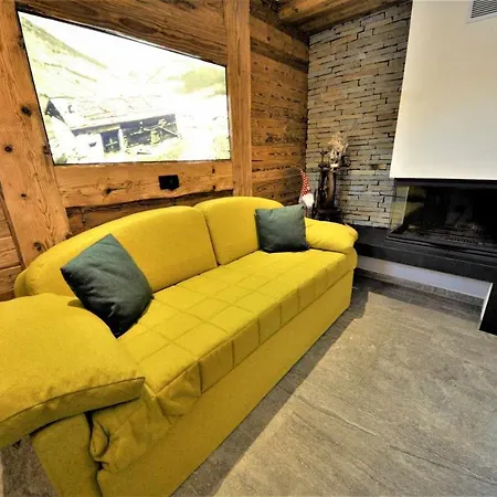 Mountain Chalet Scoiattolo By Livigno Accomodation Exterior photo