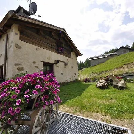 Mountain Chalet Scoiattolo By Livigno Accomodation Exterior photo